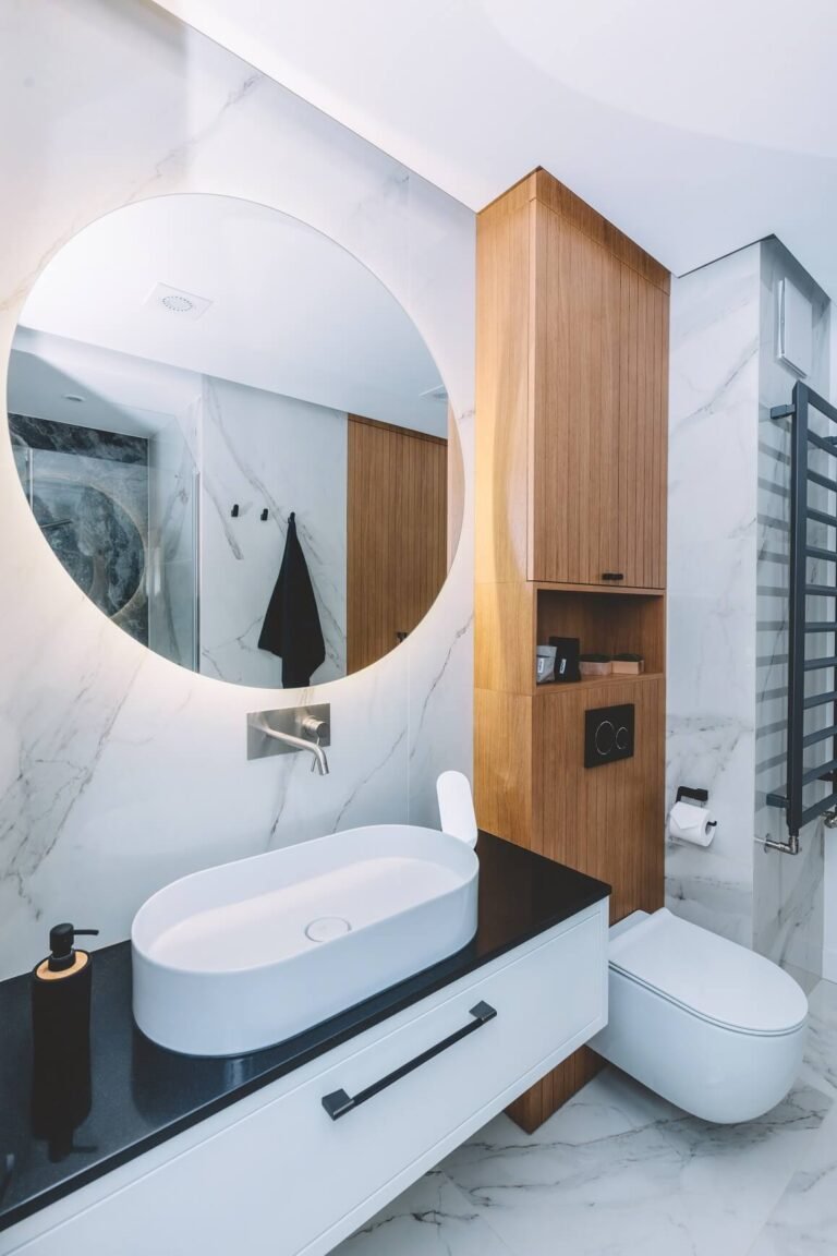 modern-new-luxury-bathroom-interior-design-H3XYLF8